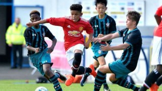  曼联青训小将首次亮相，十八岁新星攻入制胜球  