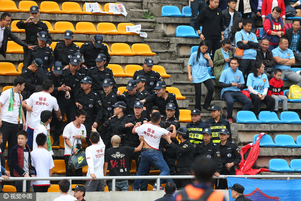  都灵德比战平局收场双方球迷爆发冲突  